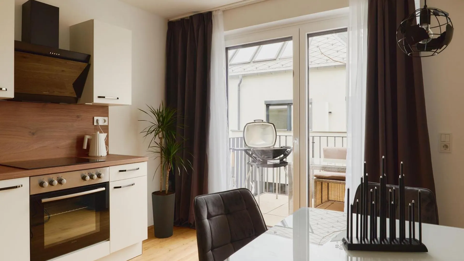 Aparthotel Symphony Apartments Vienna - Garden, Terrace And Grill