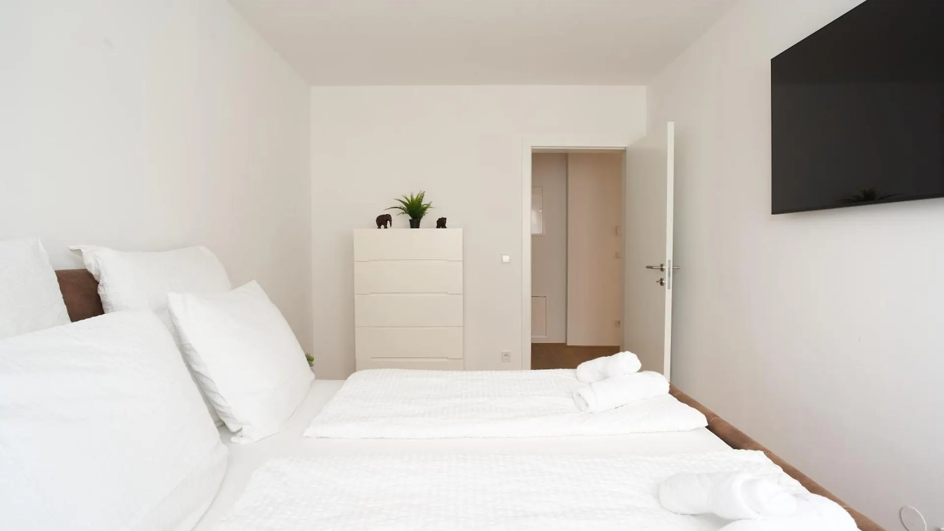 Symphony Apartments Vienna - Garden, Terrace And Grill 0*,