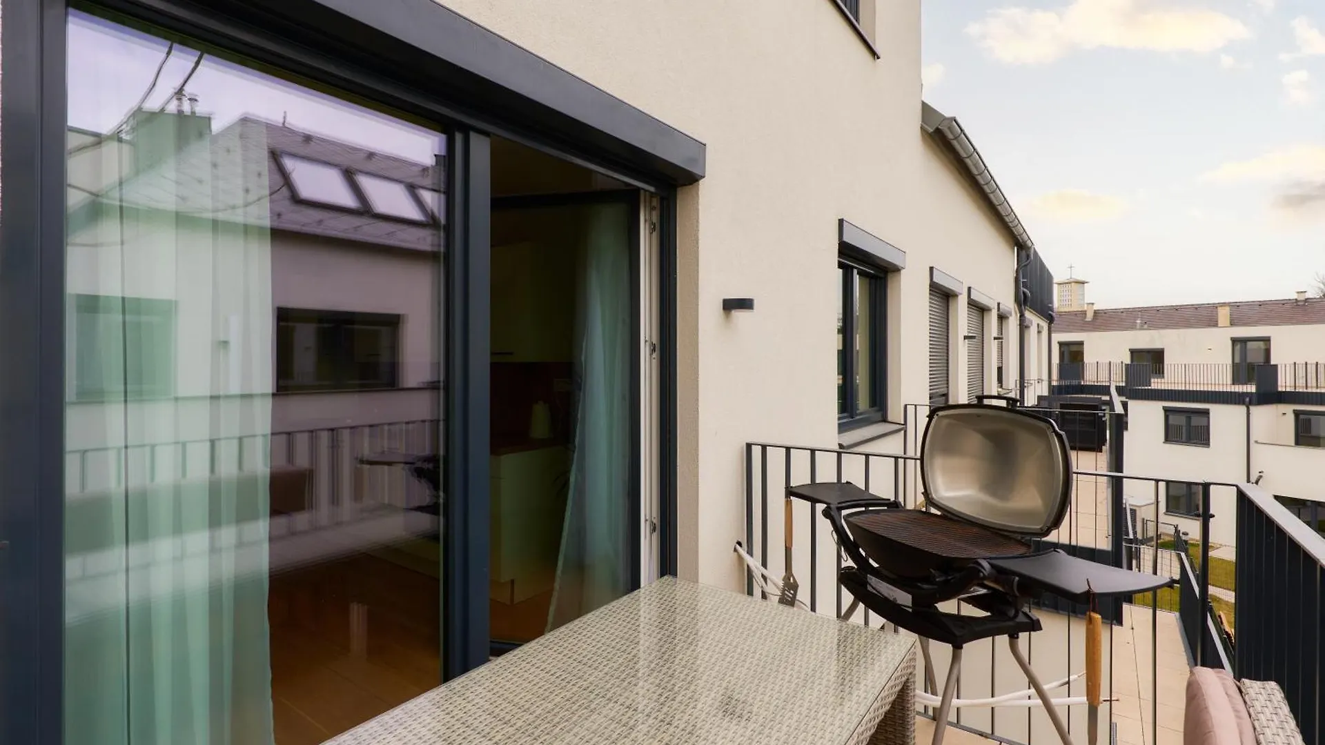 Symphony Apartments Vienna - Garden, Terrace And Grill Aparthotel