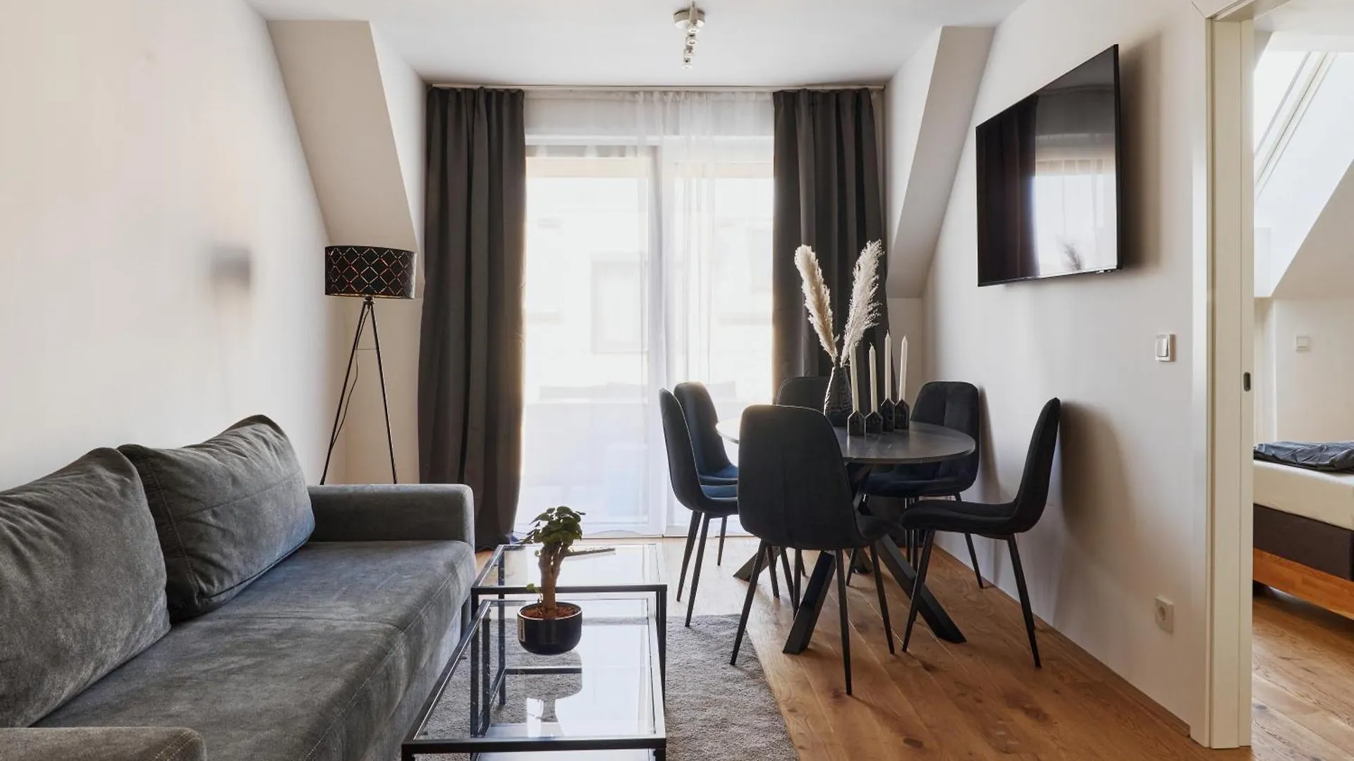 Symphony Apartments Vienna - Garden, Terrace And Grill Aparthotel